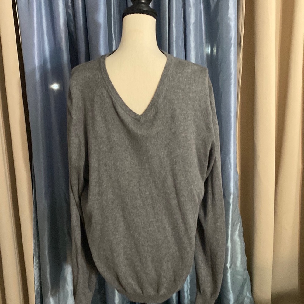 Izod vneck long sleeve sweater